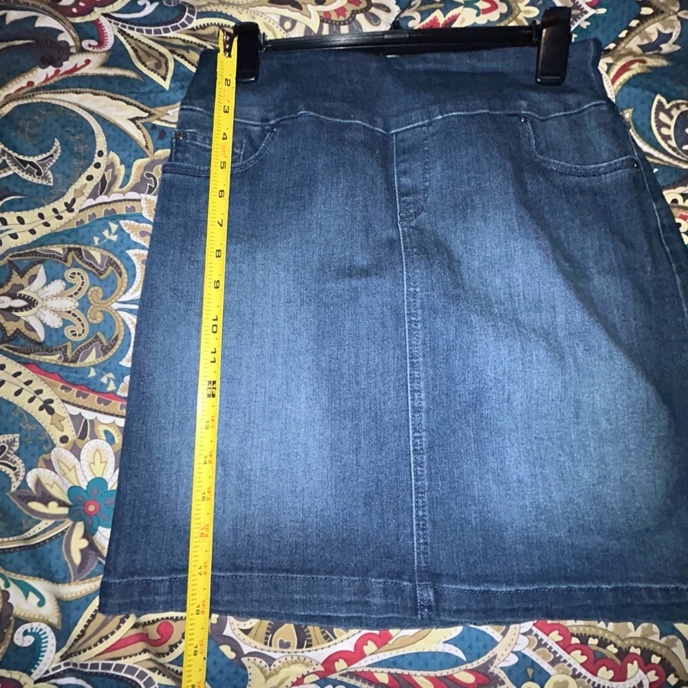 NWOT - Denim Mini Skort in Dark Blue - Versatile Everyday Staple - Picture 3 of 5